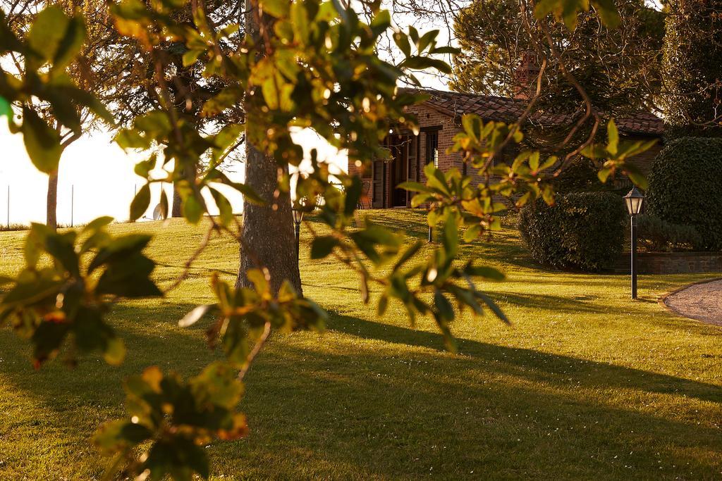 Podere Fontegallo Aparthotel Castiglione del Lago Exterior photo